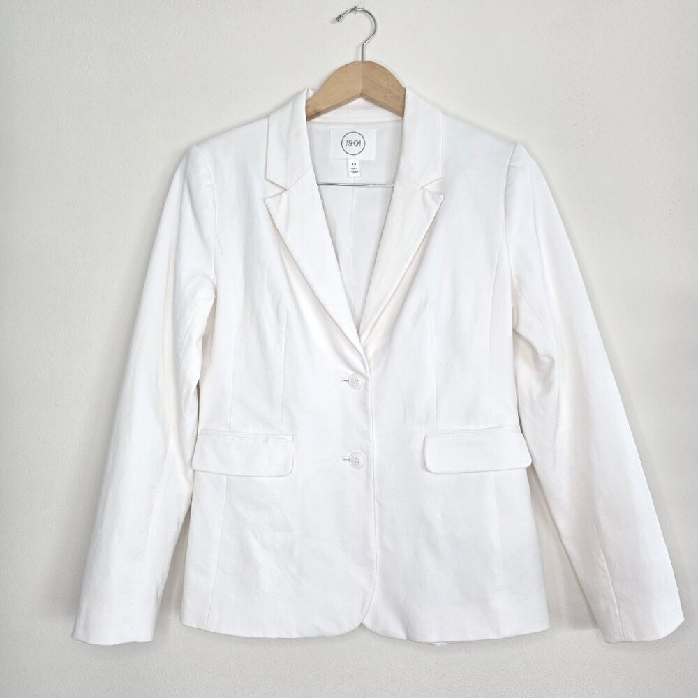 1901 Women's White Blazer